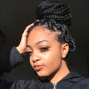 Meet your Posher, Damia